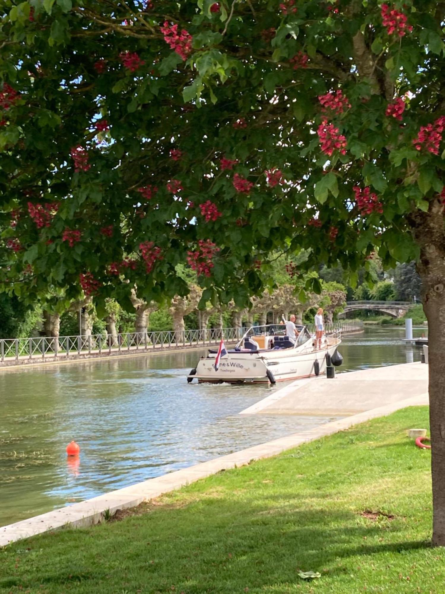 La Maison Virginie 1 A 2 Pers Charmant Hyper Centre- Cour- Parking- Linge- Fibre- Proximite Lac Canal Piscine Montargis Exterior photo