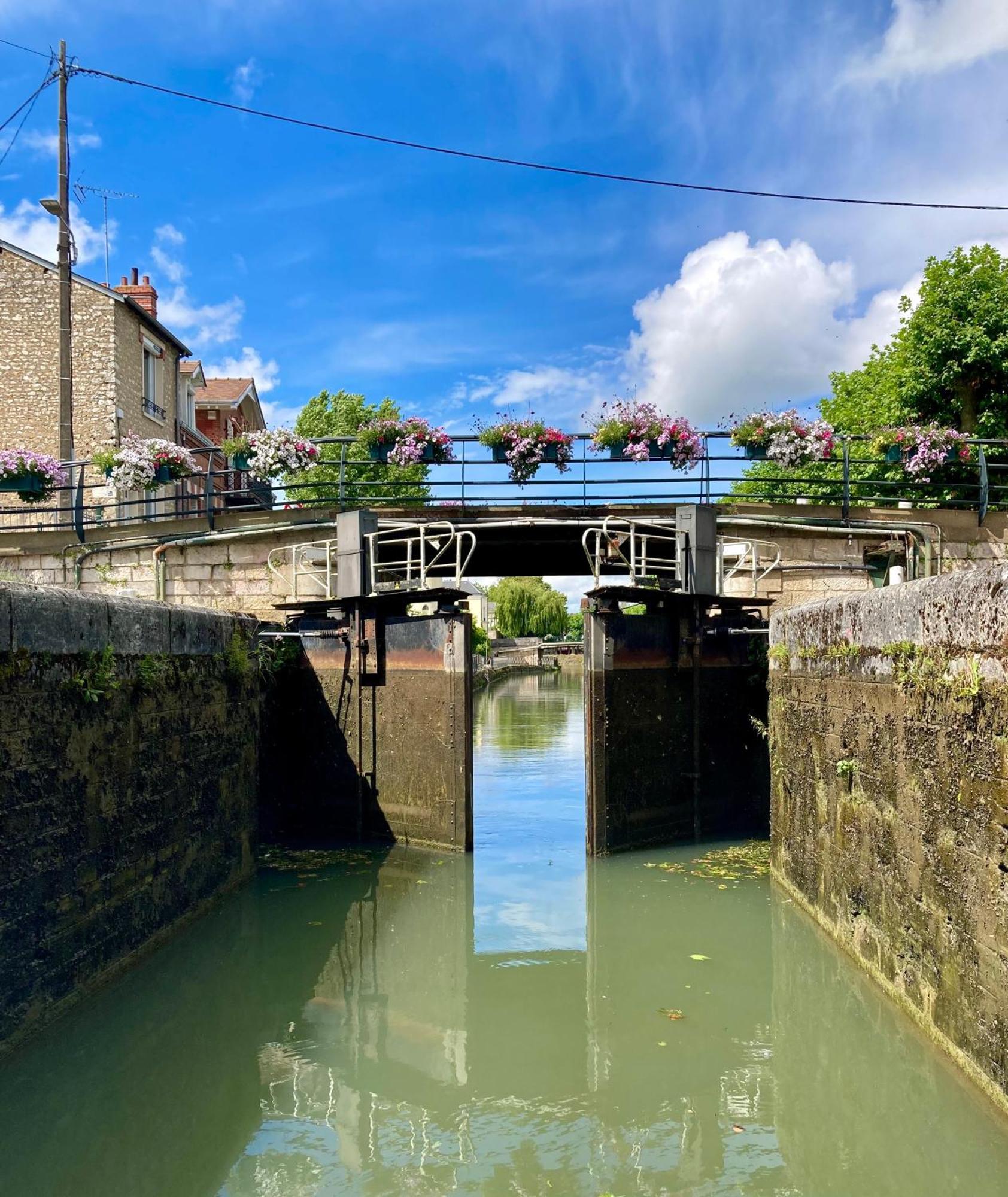 La Maison Virginie 1 A 2 Pers Charmant Hyper Centre- Cour- Parking- Linge- Fibre- Proximite Lac Canal Piscine Montargis Exterior photo